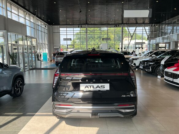 2026 Geely Atlas II, чёрный, 3449990 рублей - вид 4