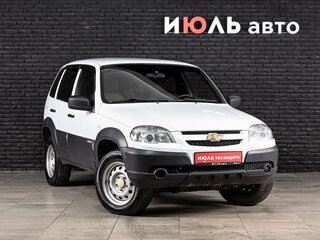 2018 Chevrolet Niva I Рестайлинг, белый, 675000 рублей, вид 3