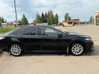 2021 Toyota Camry VIII (XV70) Рестайлинг, чёрный, 2300000 рублей, вид 3