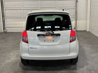 2010 Toyota Ractis I, белый, 649911 рублей, вид 5