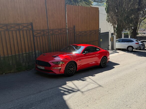 2019 Ford Mustang VI Рестайлинг, красный, 4700000 рублей - вид 9