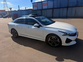 2021 Kia K5 III, белый, 3050000 рублей, вид 1