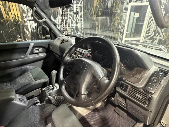 1998 Mitsubishi Pajero II Рестайлинг, серебристый, 1180000 рублей - вид 6