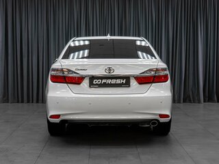 2017 Toyota Camry VII (XV50) Рестайлинг, белый, 2559000 рублей, вид 4