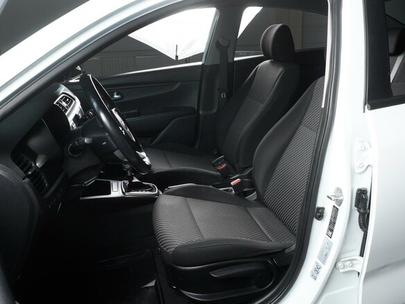 2018 Kia Rio IV, белый, 1340000 рублей - вид 9