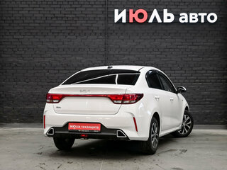 2021 Kia Rio IV Рестайлинг, белый, 1300000 рублей, вид 4