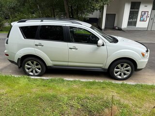 2011 Mitsubishi Outlander II Рестайлинг, белый, 1200000 рублей, вид 4