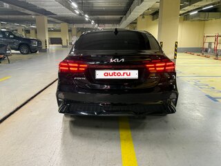2021 Kia Forte III Рестайлинг, чёрный, 1850000 рублей, вид 3