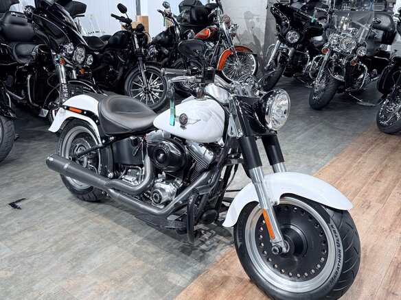 2011 Harley-Davidson Fat Boy, белый, 1399000 рублей