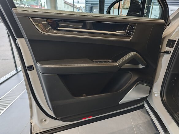2026 Porsche Cayenne Coupé III Рестайлинг, серый, 21990000 рублей - вид 15