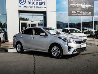 2020 Kia Rio IV Рестайлинг, серебристый, 1530000 рублей, вид 5