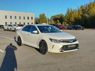 2018 Toyota Camry VII (XV50) Рестайлинг 2, белый, 2290000 рублей, вид 3