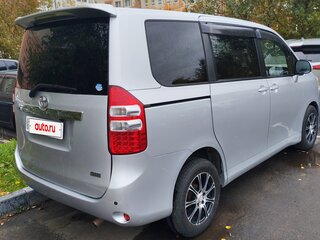 2012 Toyota Noah II (R70), серебристый, 1380000 рублей, вид 2
