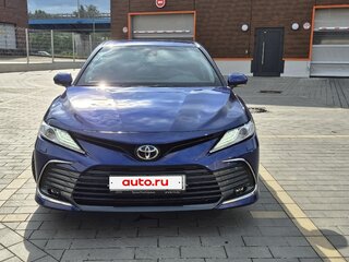 2021 Toyota Camry VIII (XV70) Рестайлинг, синий, 3010000 рублей, вид 2