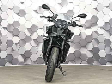 2024 Yamaha MT-09 (FZ-09), чёрный, 1179000 рублей, вид 5