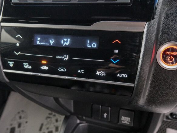 2017 Honda Fit III Рестайлинг, белый - вид 15