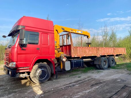 2006 Sinotruk Howo ZZ3407, красный, 2900000 рублей, вид 1