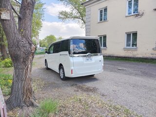 2016 Toyota Voxy III (R80), белый, 1930000 рублей, вид 2