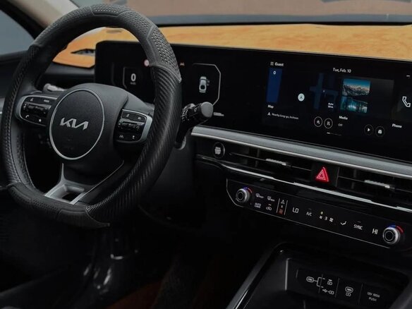 2023 Kia K5 III Рестайлинг, чёрный, 2960000 рублей - вид 12
