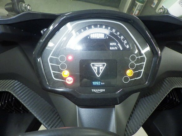 2024 Triumph Daytona 660, белый, 899000 рублей - вид 8
