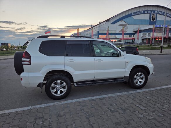 2002 Toyota Land Cruiser Prado 120 Series, белый, 2250000 рублей - вид 9