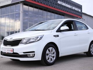 2016 Kia Rio III Рестайлинг, белый, 988000 рублей, вид 1