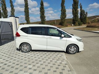 2017 Honda Freed+ II, белый, 1380000 рублей, вид 3