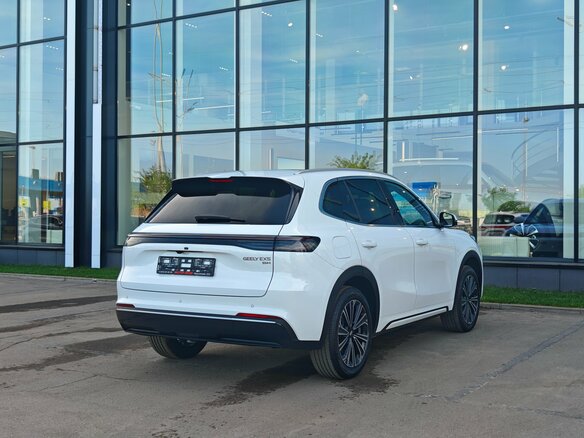 2026 Geely EX5 Гибрид EM-i, белый, 3829990 рублей - вид 9
