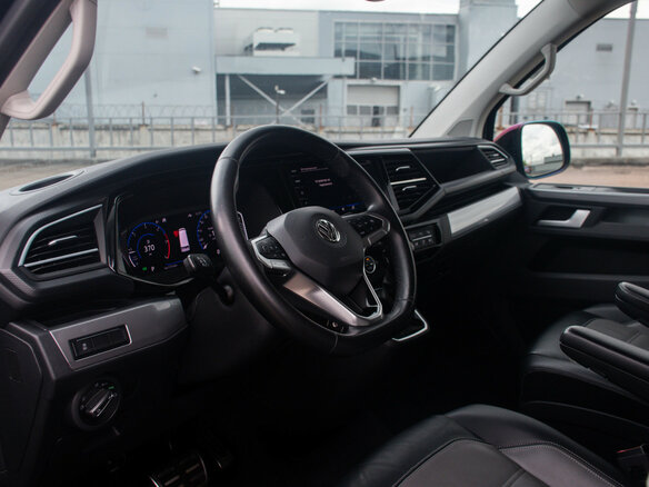 2019 Volkswagen Multivan T6 Рестайлинг, чёрный, 6500000 рублей - вид 16