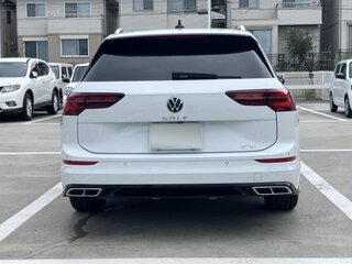 2023 Volkswagen Golf VIII, белый, 1650000 рублей, вид 3