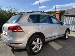 2010 Volkswagen Touareg II, серебристый, 1590000 рублей, вид 3