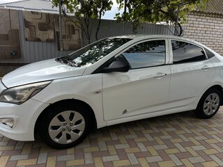 2014 Hyundai Solaris I Рестайлинг, белый, 600000 рублей, вид 3