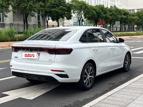 2022 Geely Emgrand II, белый - вид 3