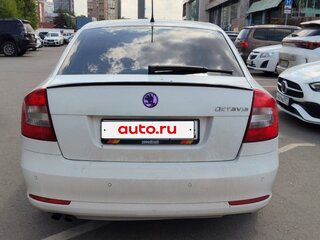 2011 Skoda Octavia DSG7 II (A5) Рестайлинг, белый, 700000 рублей, вид 2