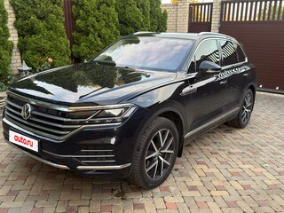 2018 Volkswagen Touareg III, чёрный, 5000000 рублей, вид 1
