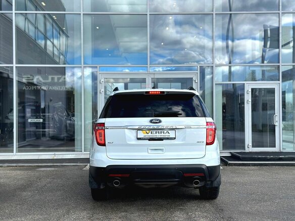 2015 Ford Explorer V Рестайлинг, белый, 1990000 рублей - вид 5