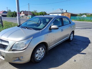 2013 Chevrolet Cobalt II, бежевый, 600000 рублей, вид 2