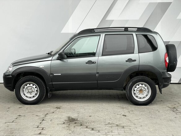 2017 Chevrolet Niva I Рестайлинг, серый, 625000 рублей - вид 8