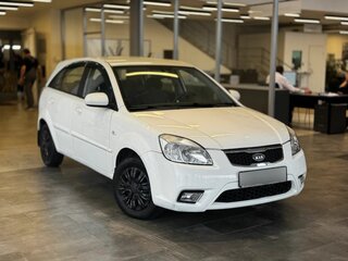 2011 Kia Rio II Рестайлинг, белый, 679000 рублей, вид 3