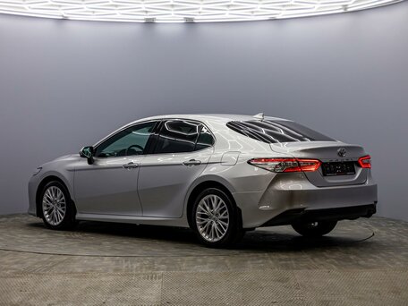2019 Toyota Camry VIII (XV70), серебристый, 2315000 рублей, вид 4