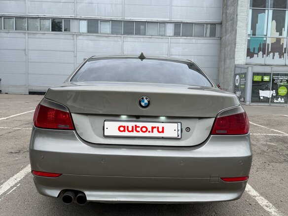 2004 BMW 5 серии 525i V (E60/E61), зелёный, 700000 рублей - вид 2