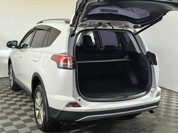 2017 Toyota RAV4 IV (XA40) Рестайлинг, белый, 2490000 рублей - вид 13