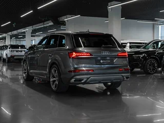 2022 Audi Q7 45 TDI II (4M) Рестайлинг, серый, 7350000 рублей, вид 4