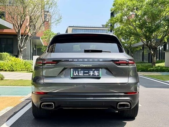 2022 Porsche Cayenne E-Hybrid III, серый, 5860633 рублей - вид 2