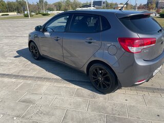 2015 Kia Rio III Рестайлинг, серый, 800000 рублей, вид 3