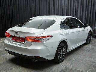 2021 Toyota Camry VIII (XV70) Рестайлинг, белый, 3150000 рублей, вид 4