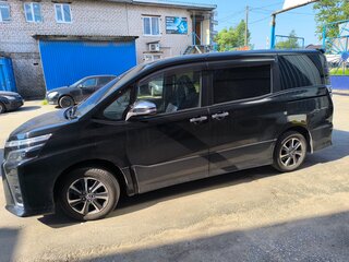 2018 Toyota Voxy III (R80) Рестайлинг, чёрный, 2550000 рублей, вид 4