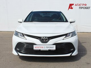 2018 Toyota Camry VIII (XV70), белый, 2050000 рублей, вид 2