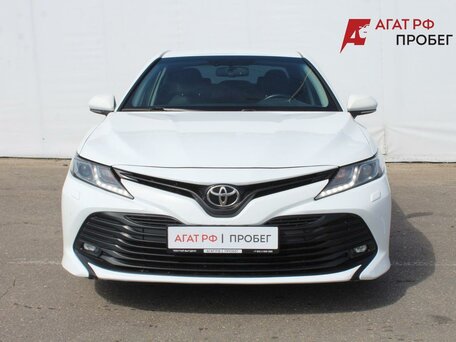 2018 Toyota Camry VIII (XV70), белый, 2180000 рублей, вид 2