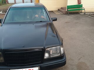 1992 Mercedes-Benz W124 300, чёрный, 220000 рублей, вид 1